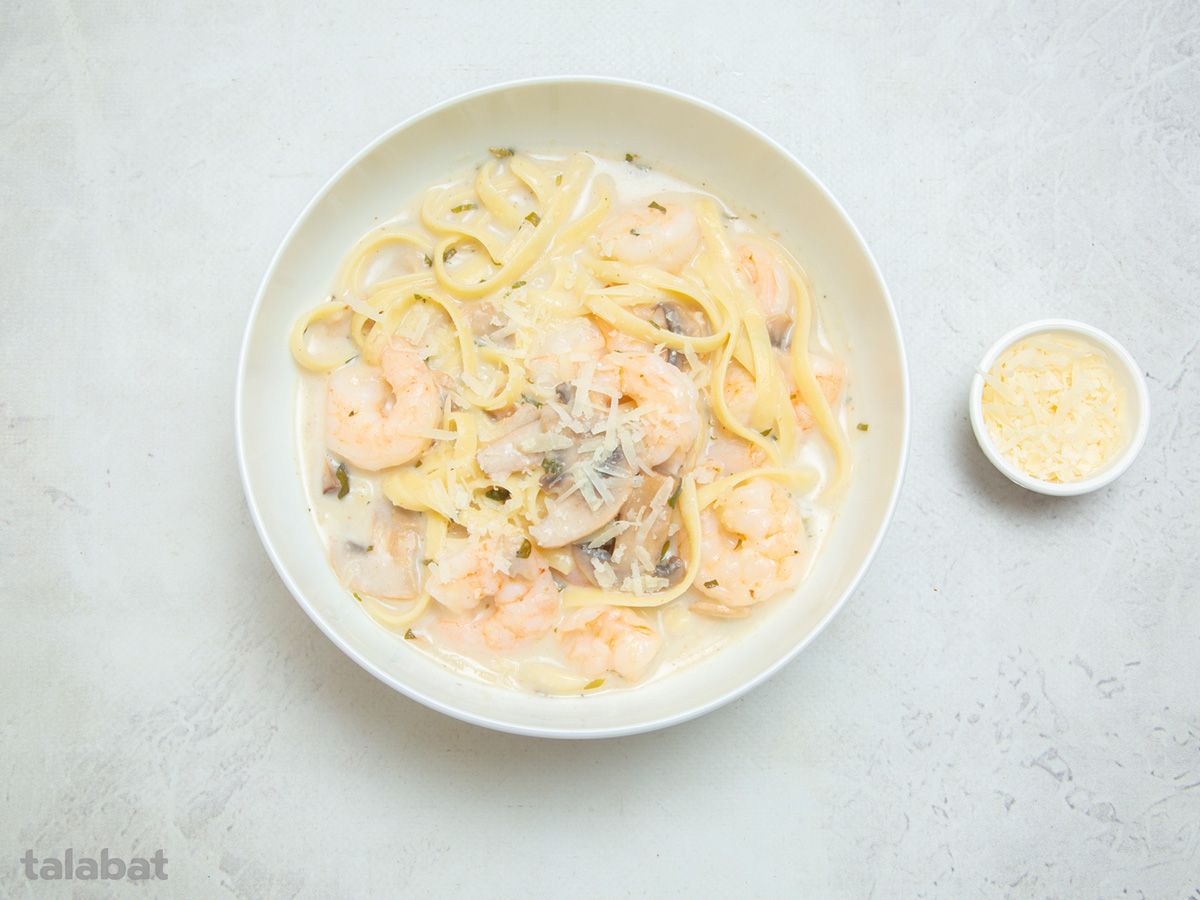 Shrimp Alfredo Pasta with Parmesan Cheese