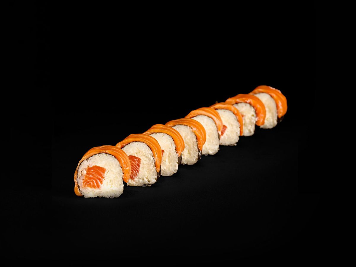 Dynamite Salmon Cheese Roll 8 pcs