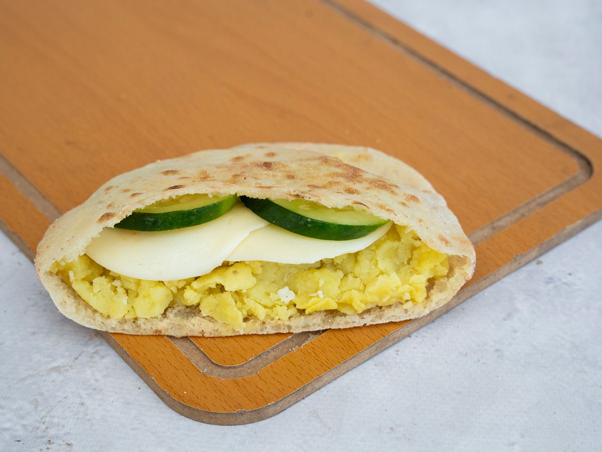 Cheddar mashed potatoes sandwich