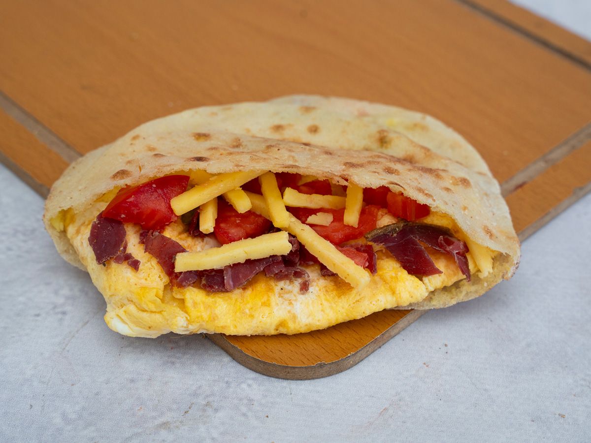 Omelette pizza sandwich