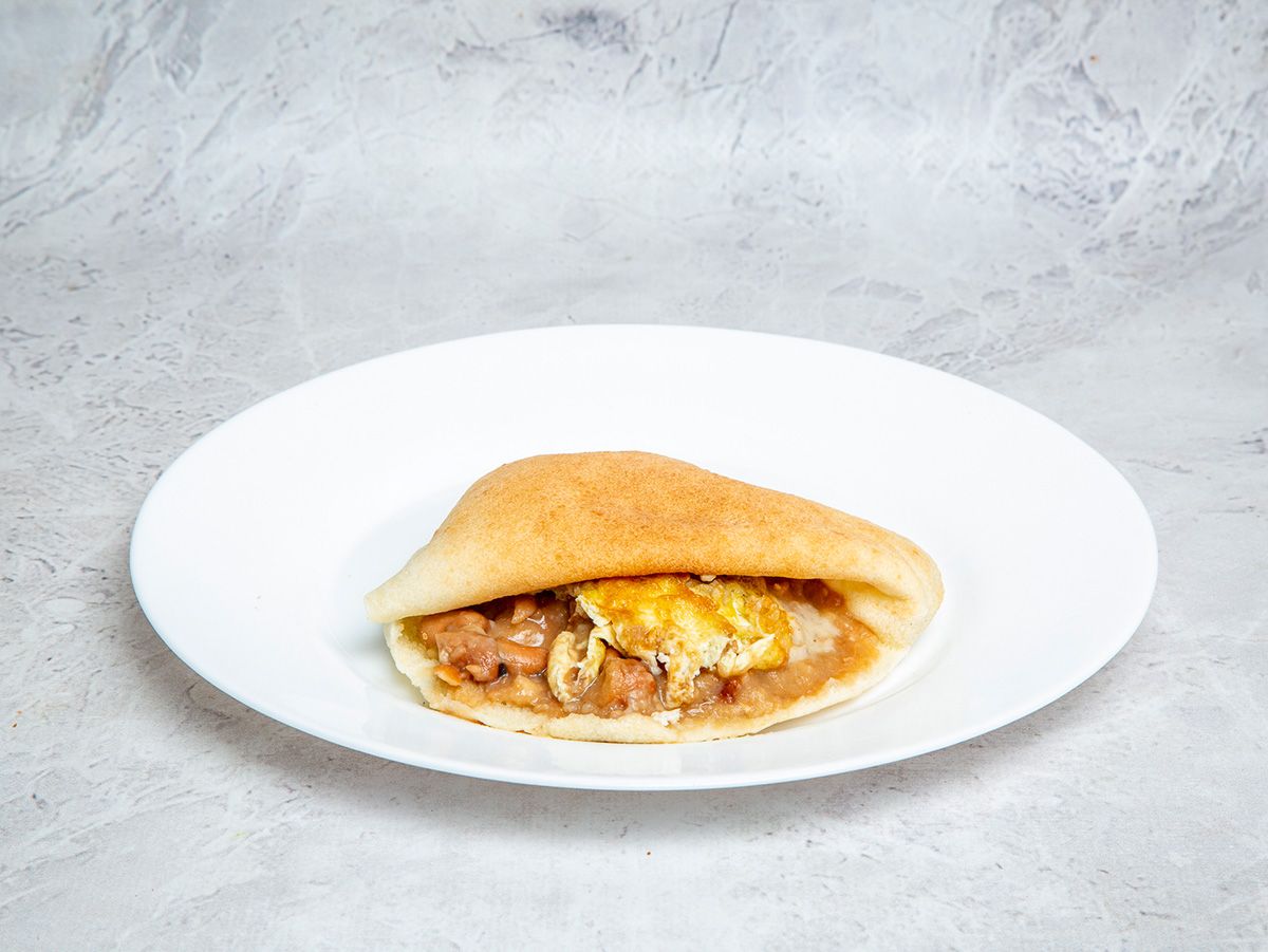 Foul Sandwich With Egg Omelette