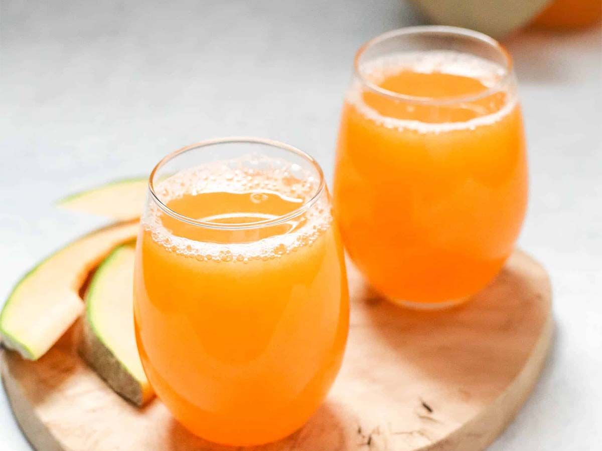 Fresh cantaloupe juice