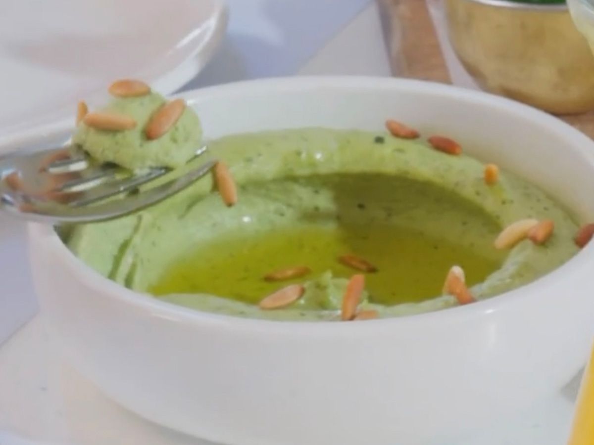 Hummus with Basil