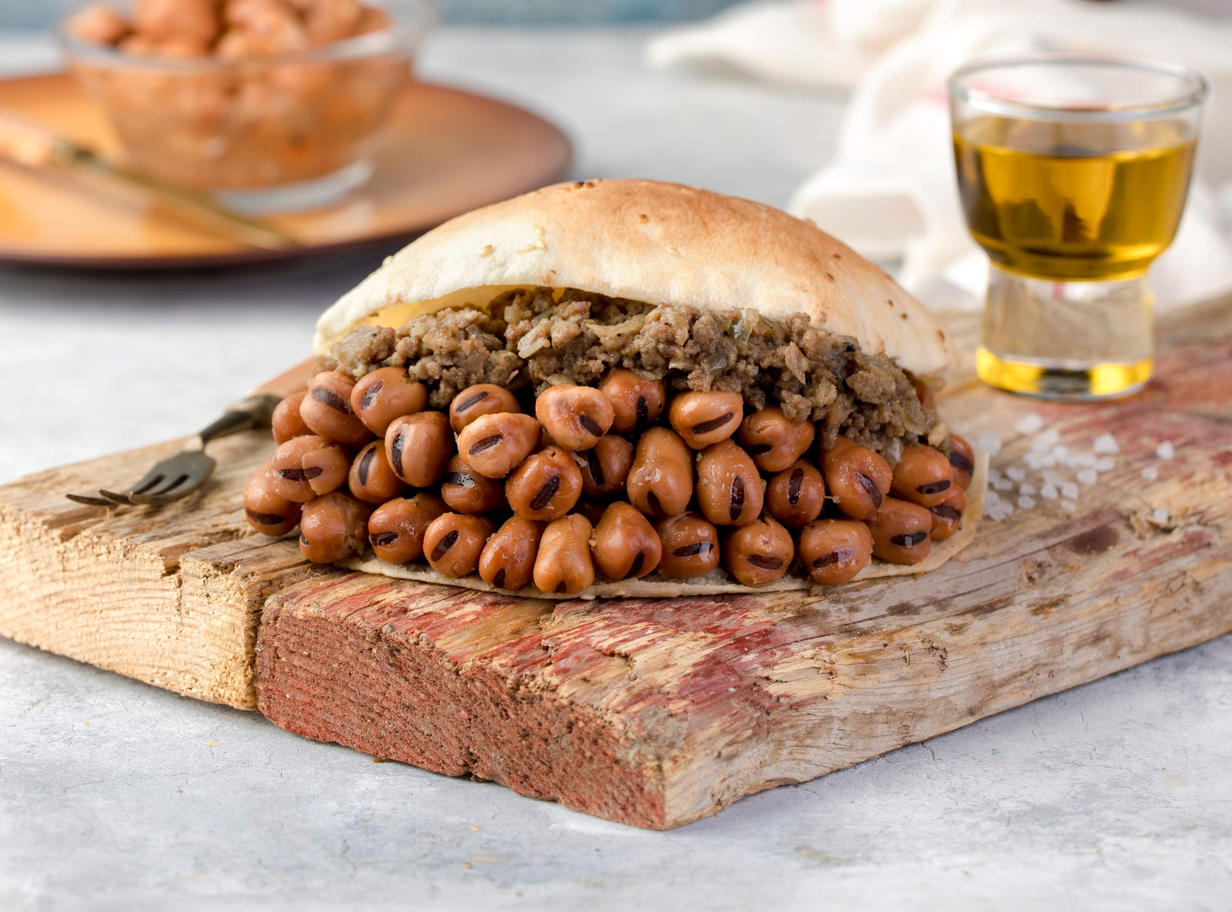 Foul Sandwich With Meat