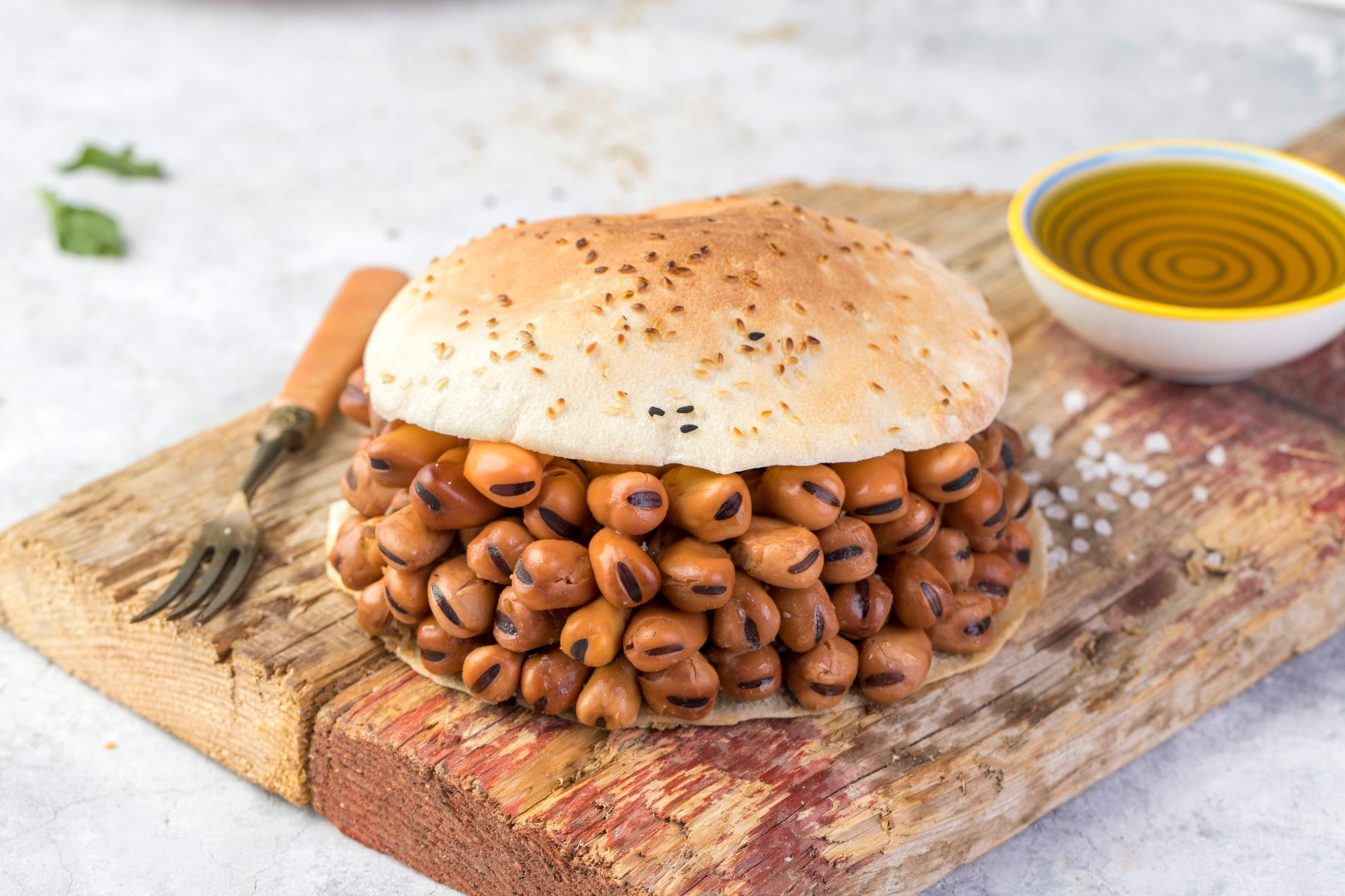 Foul Sandwich With Olive Oil