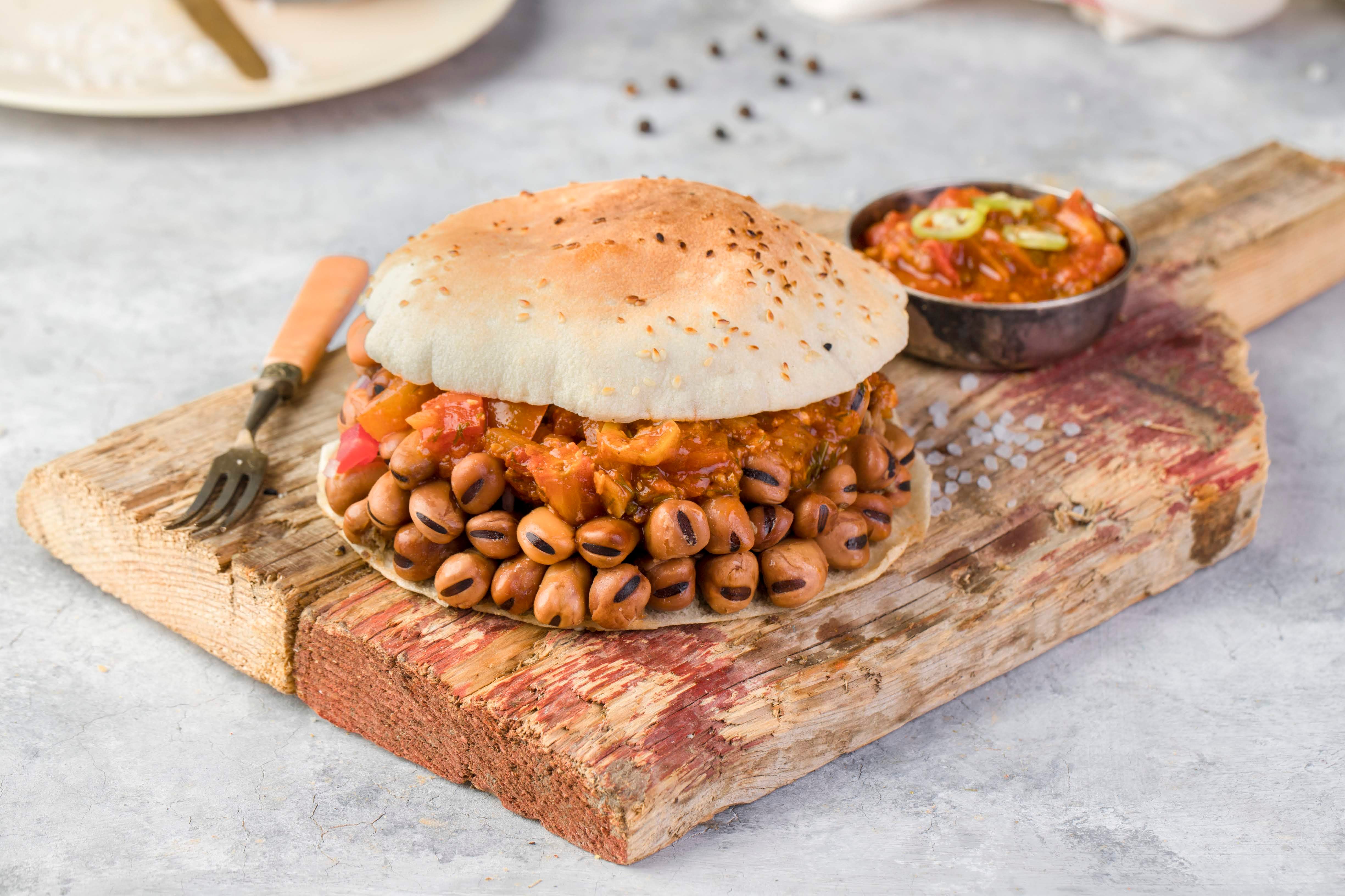 Foul Sandwich With Tomato Sauce
