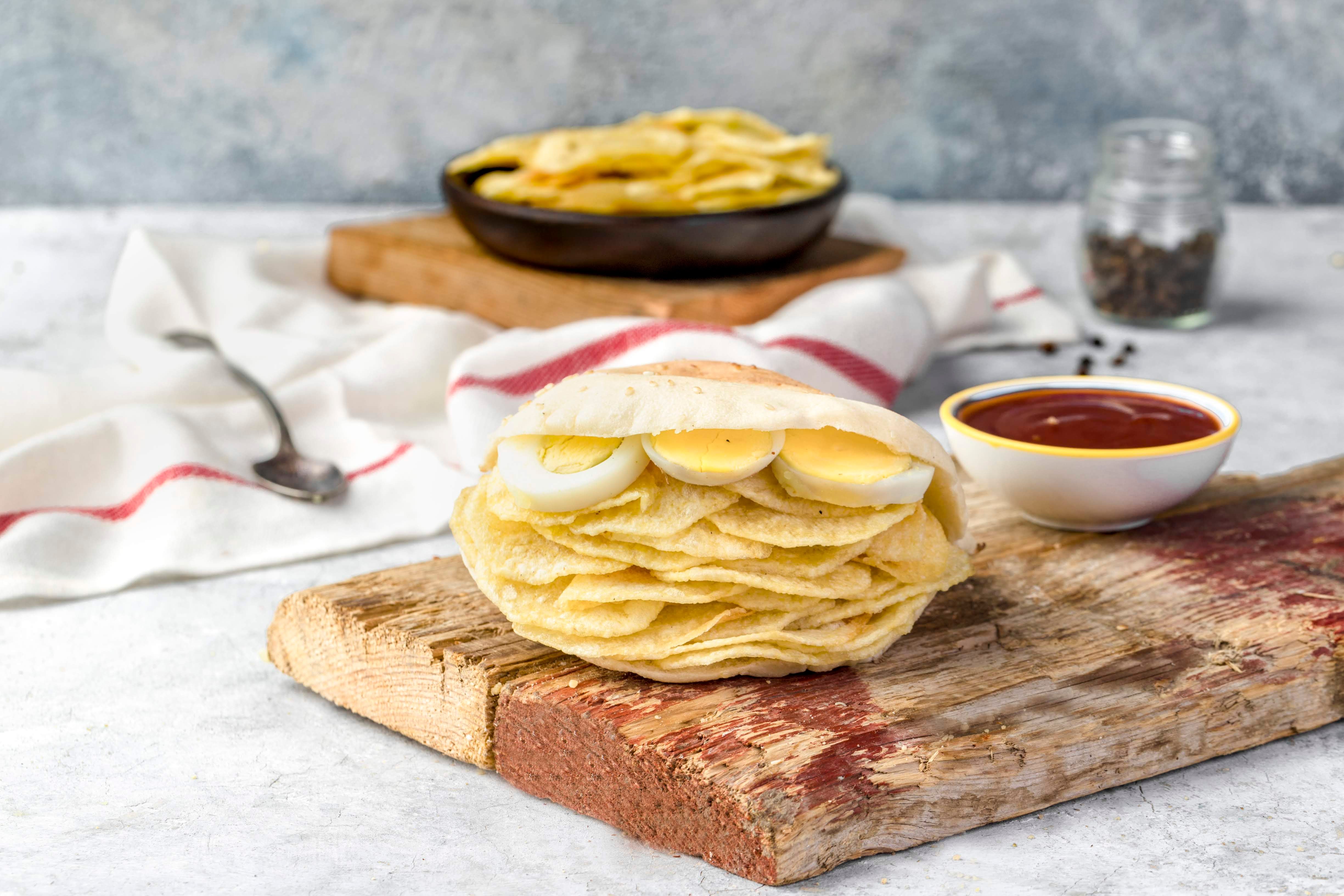 Potato chips sandwich with egg