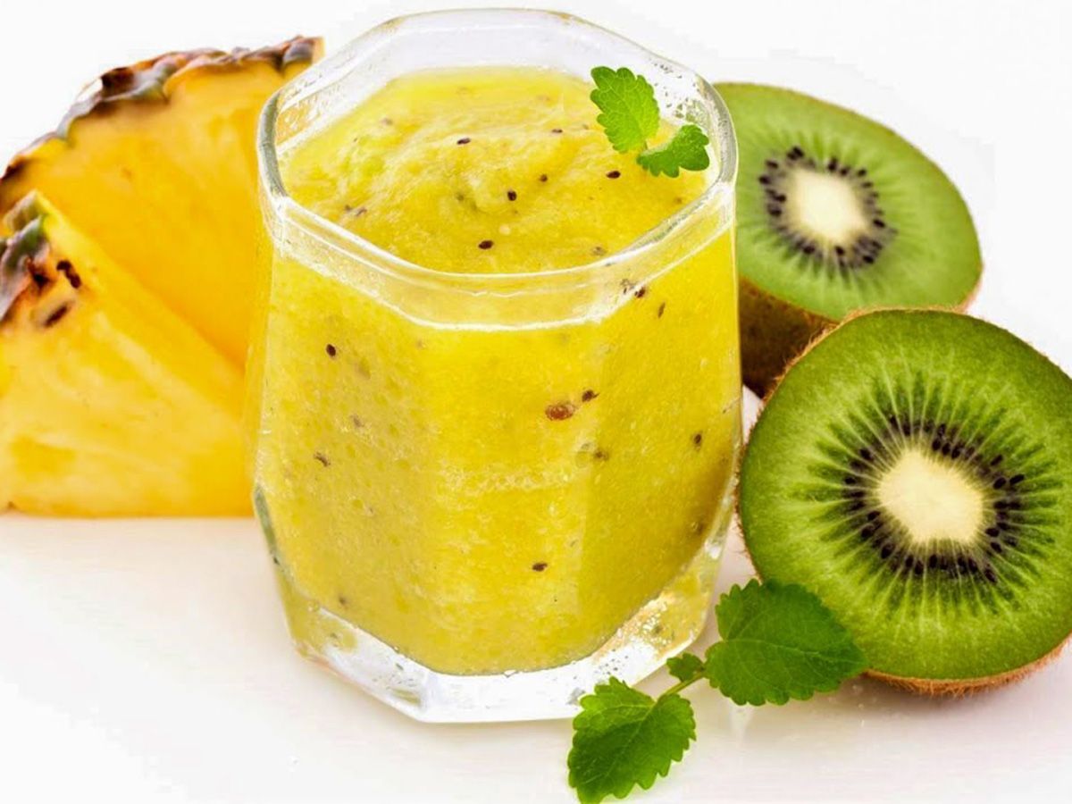 Pineapple Smoothie With Kiwi