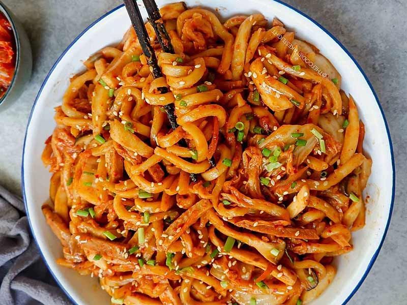 Stir-Fry Korean Kimchi Noodles Spicy