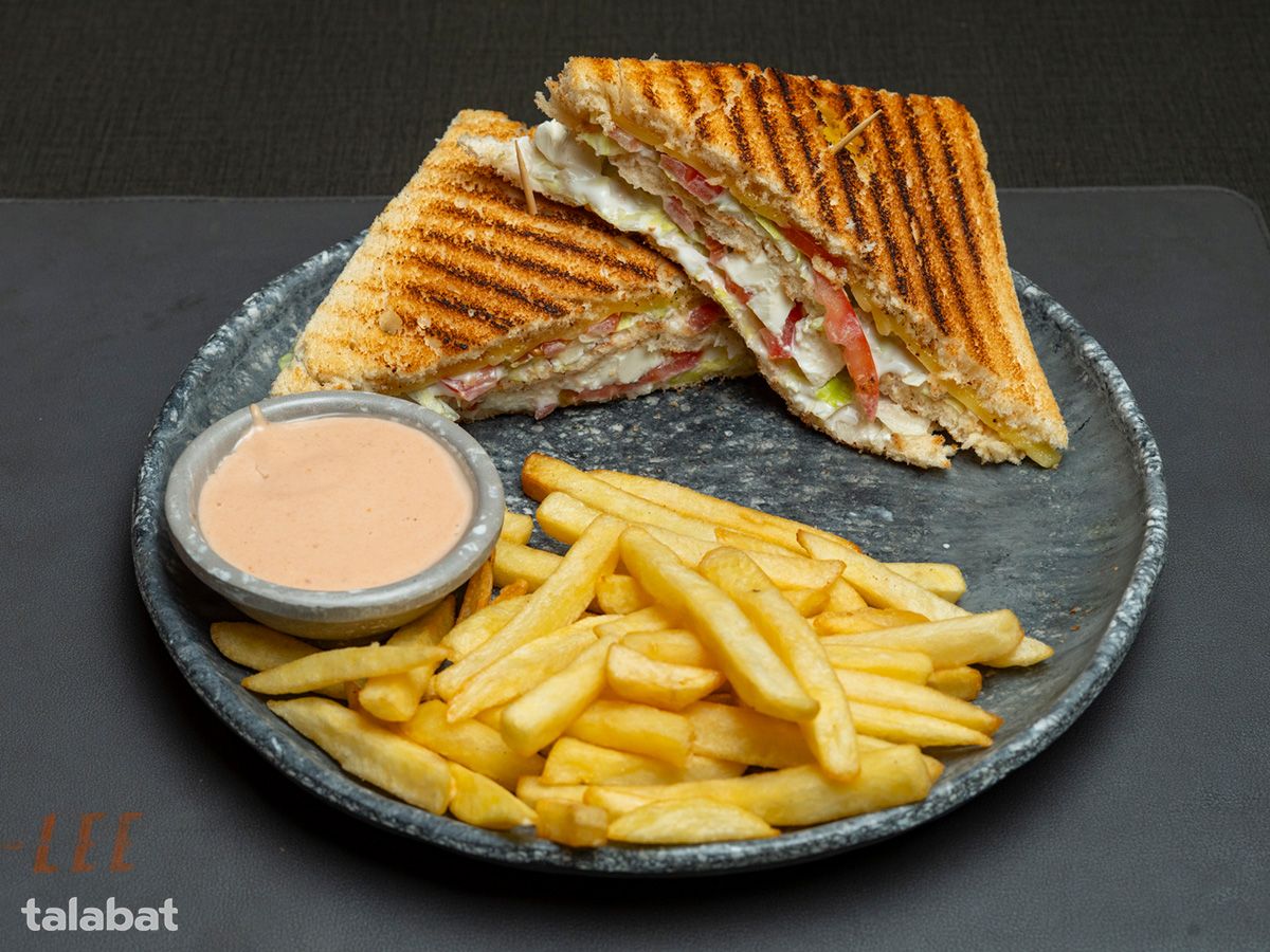 Club sandwich with cheese