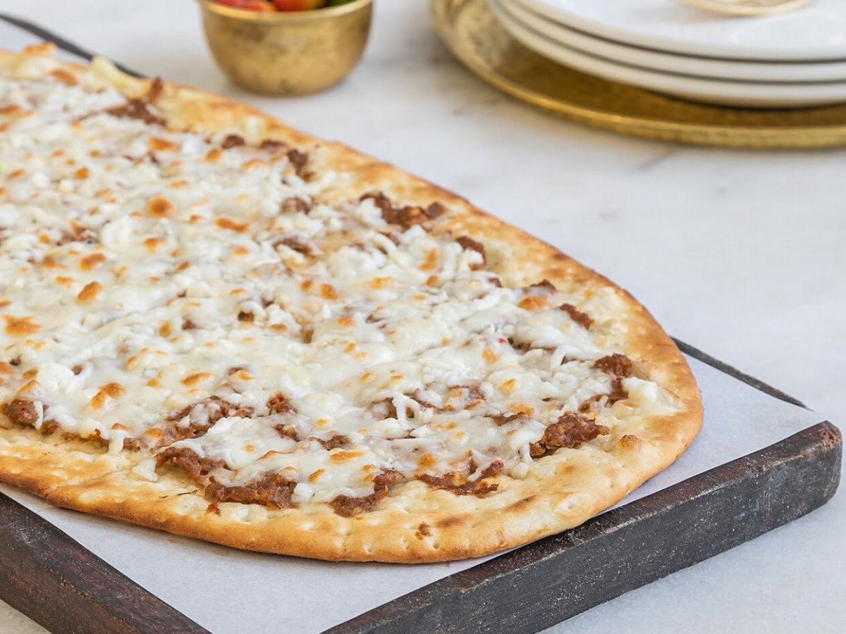 Sausage and cheese Man'oucheh
