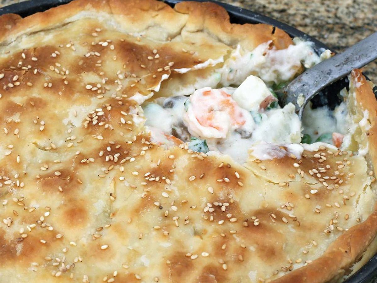 Medium Creamy Chicken Pie