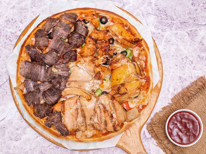 Mix Chicken And Meat Pizza