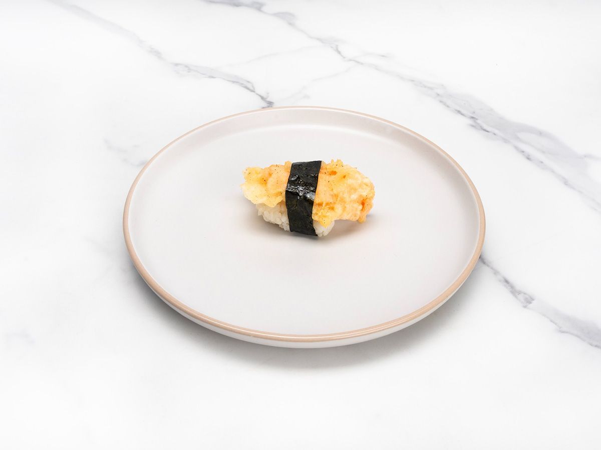 Salmon tempura Uramaki