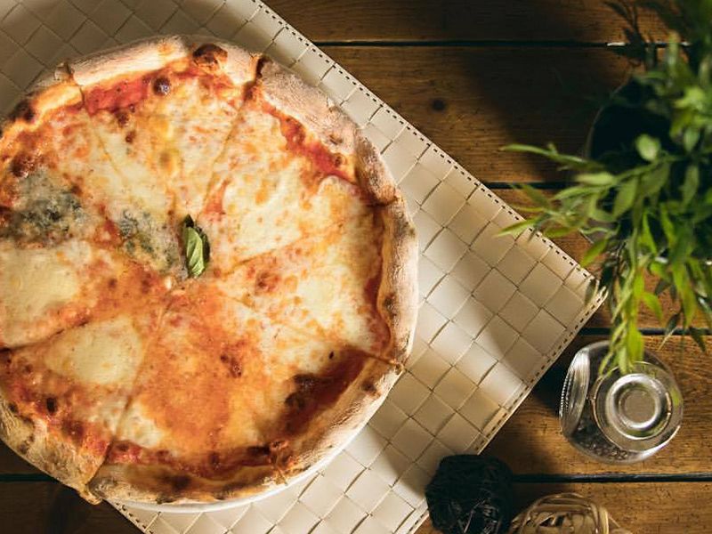 Quattro Formaggi Pizza