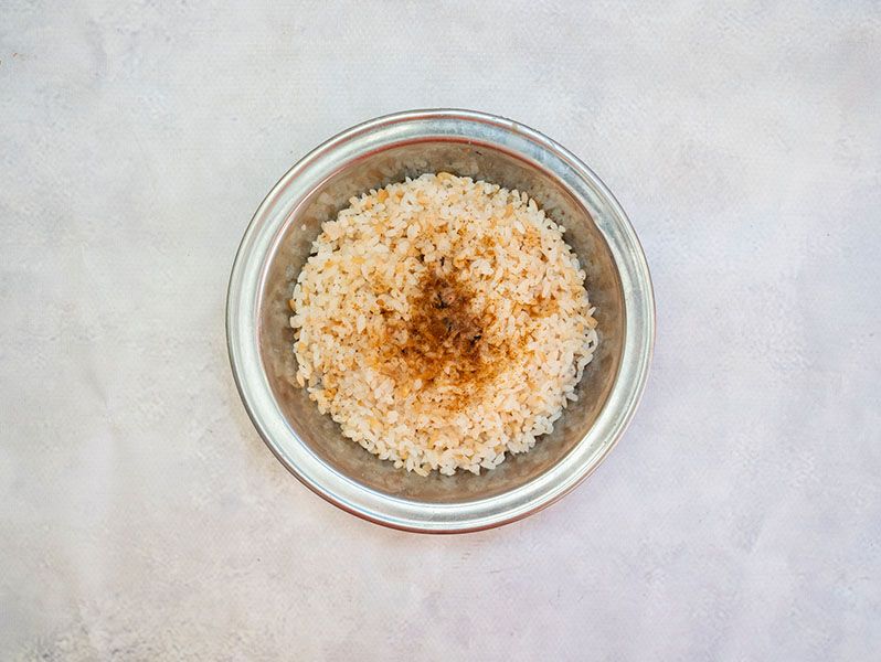 Rice With Vinegar ,Garlic And Sauce