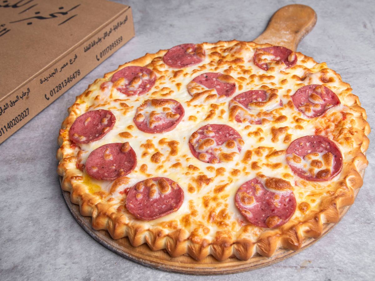 Salami Pizza