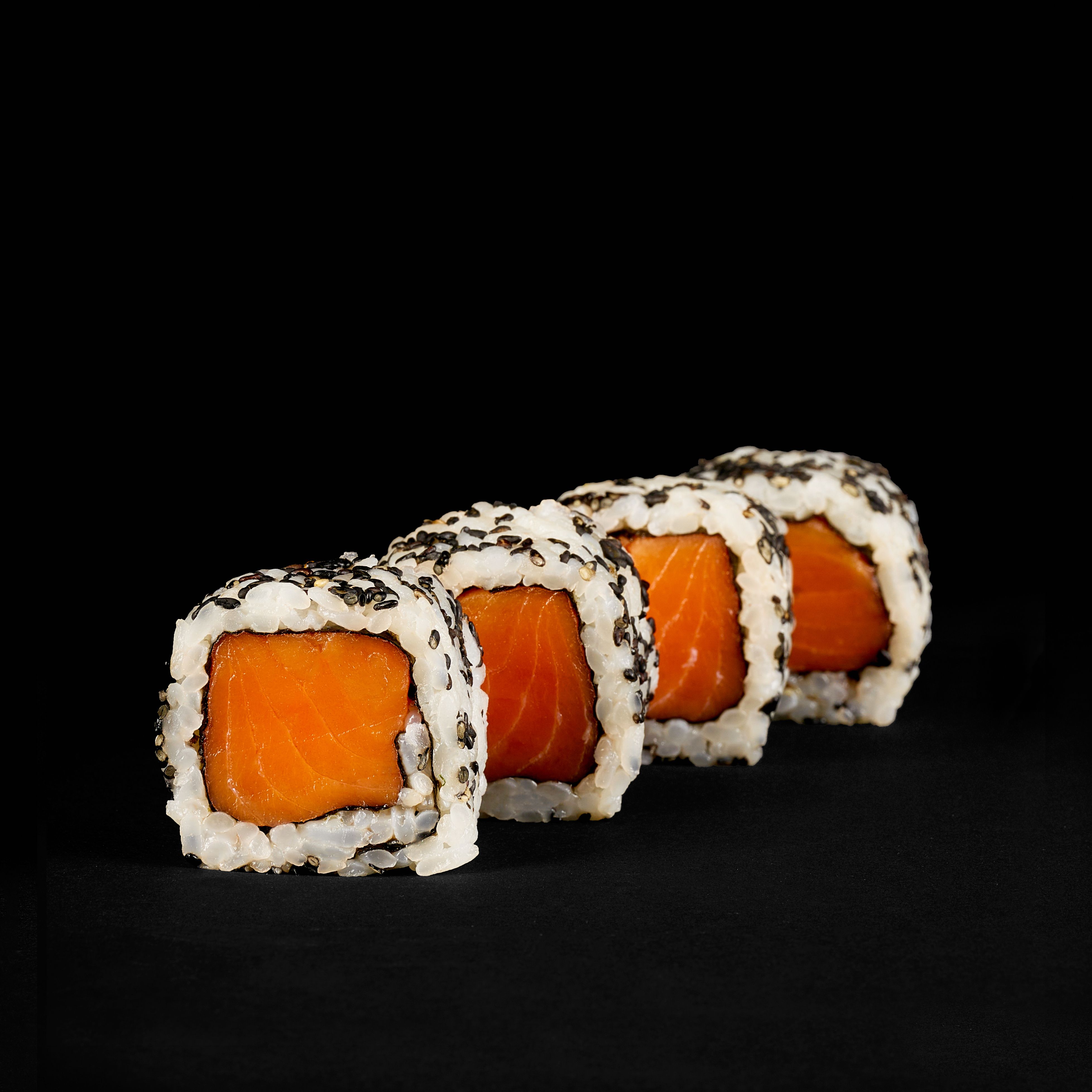 Salmon Roll 4 pcs