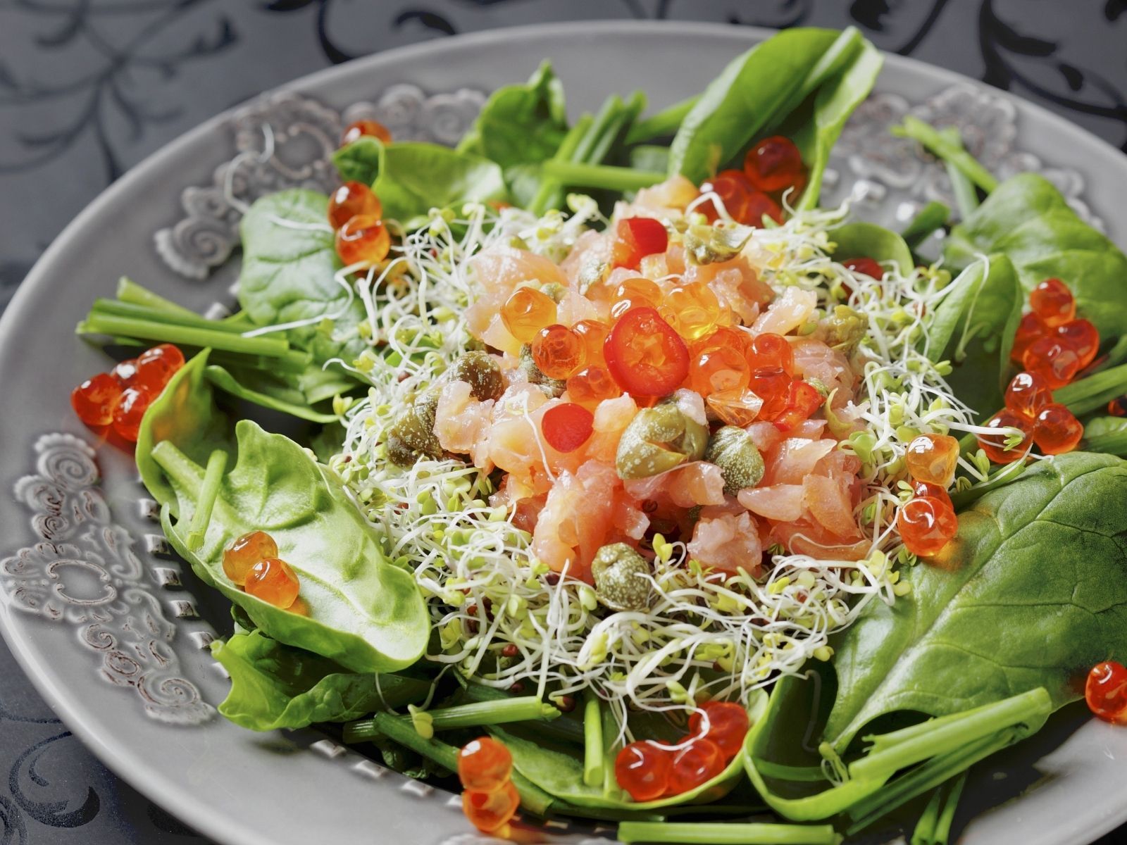 Salmon tartar salad