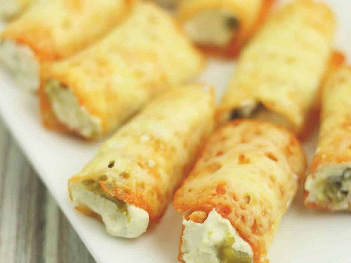Spicy cheddar roll
