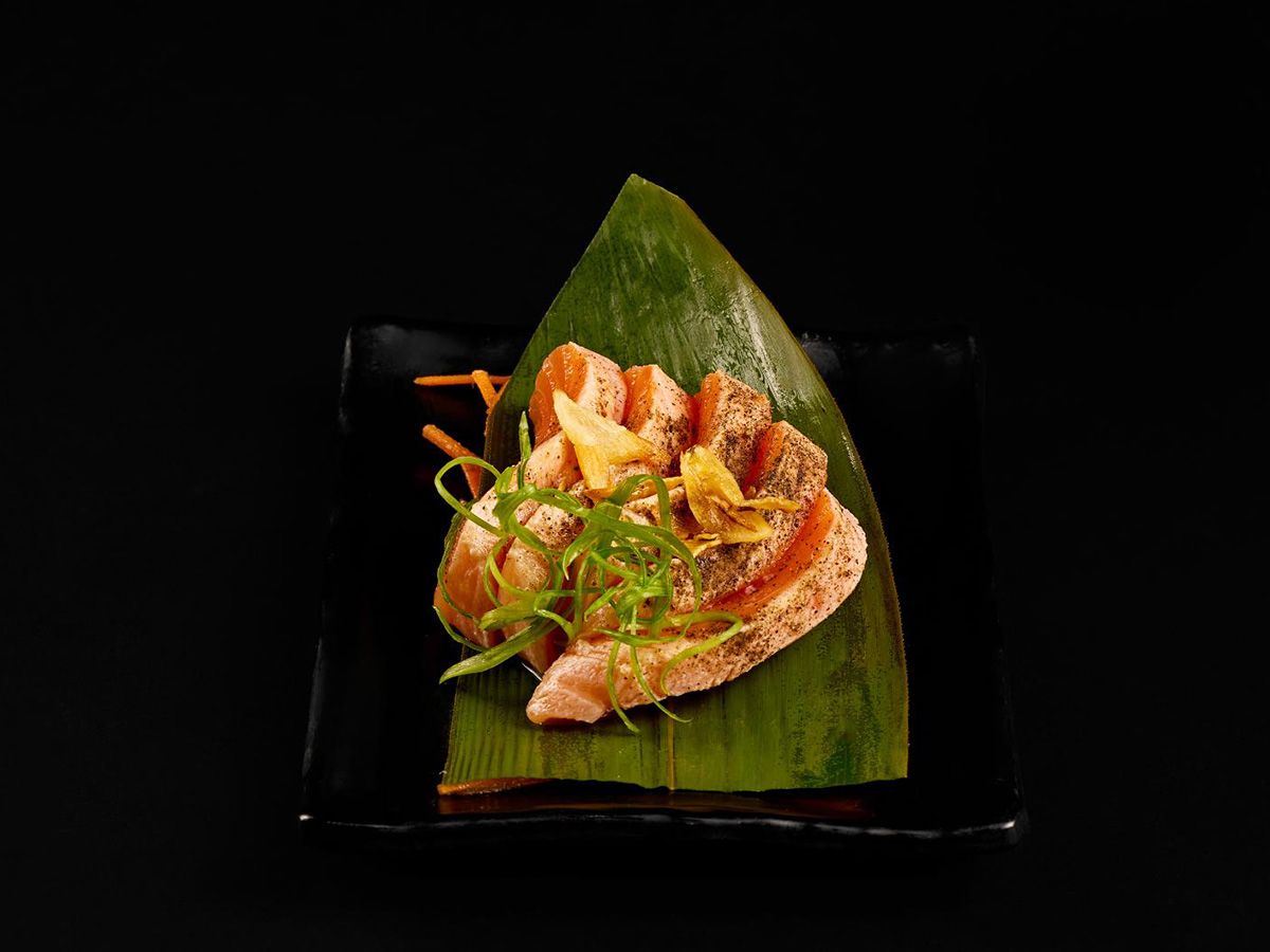 Tataki Black Pepper Salmon 5 pcs