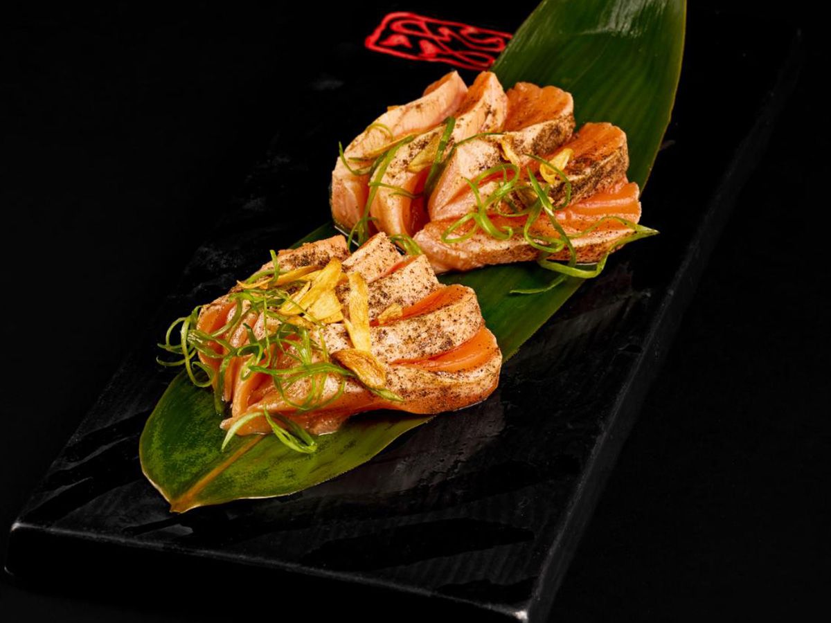 Tataki Black Pepper Salmon 10 pcs