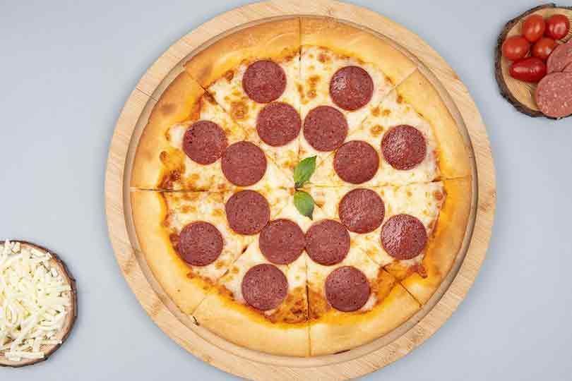 Thin Pizza Pepperoni Supreme - Medium