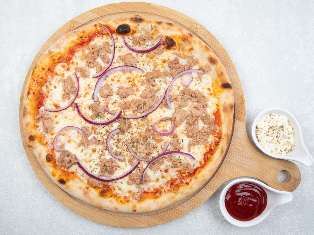Tuna pizza