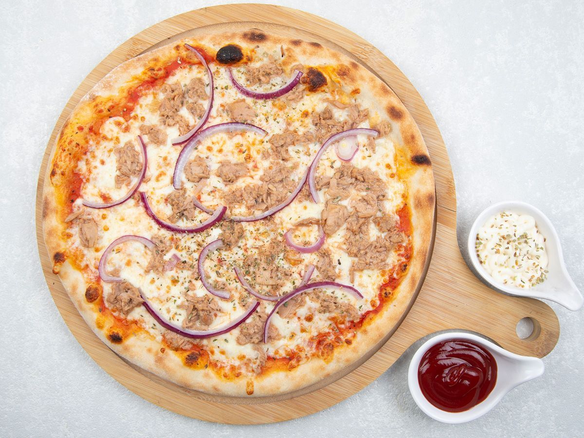 Tuna pizza