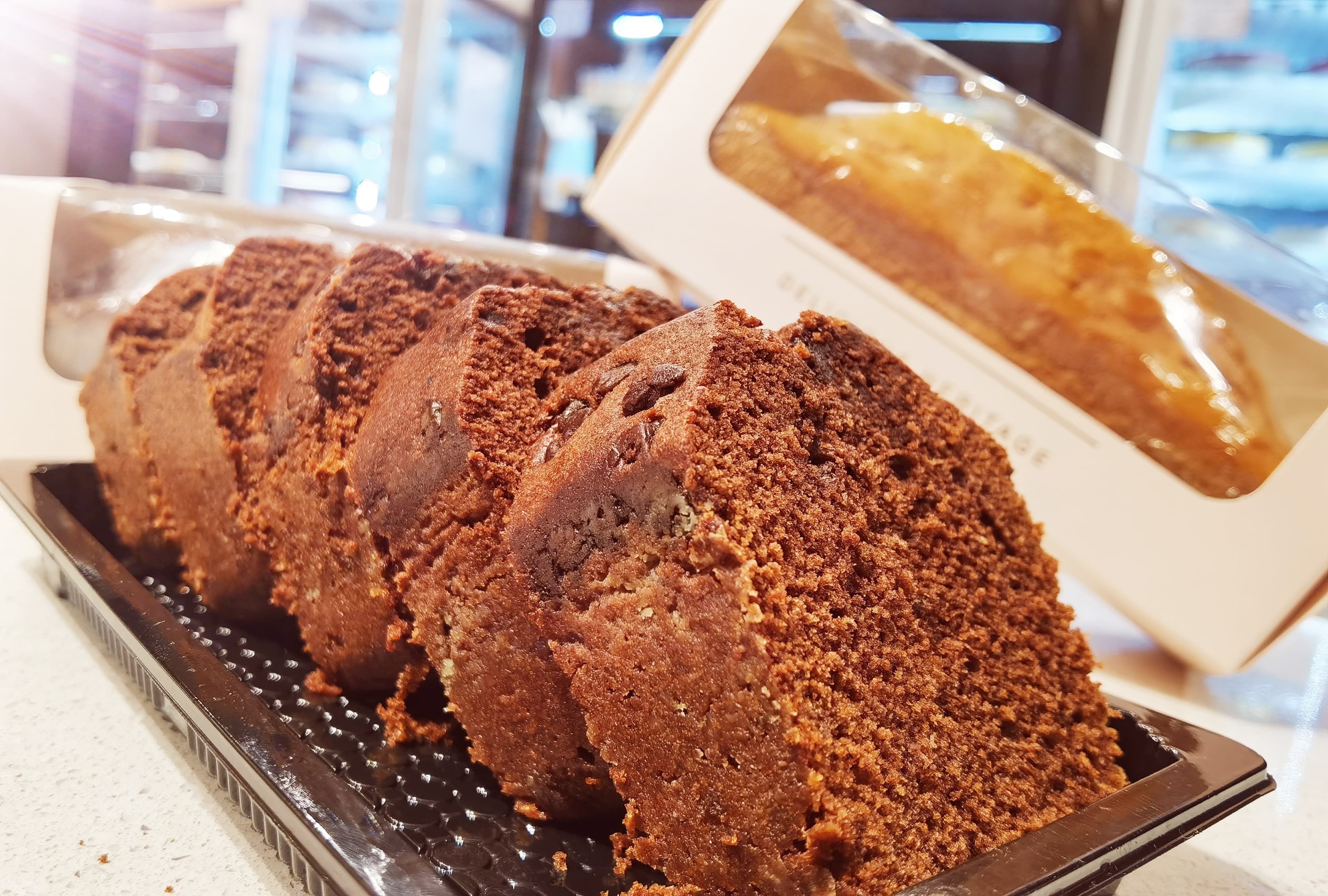 English cake with chocolate chips