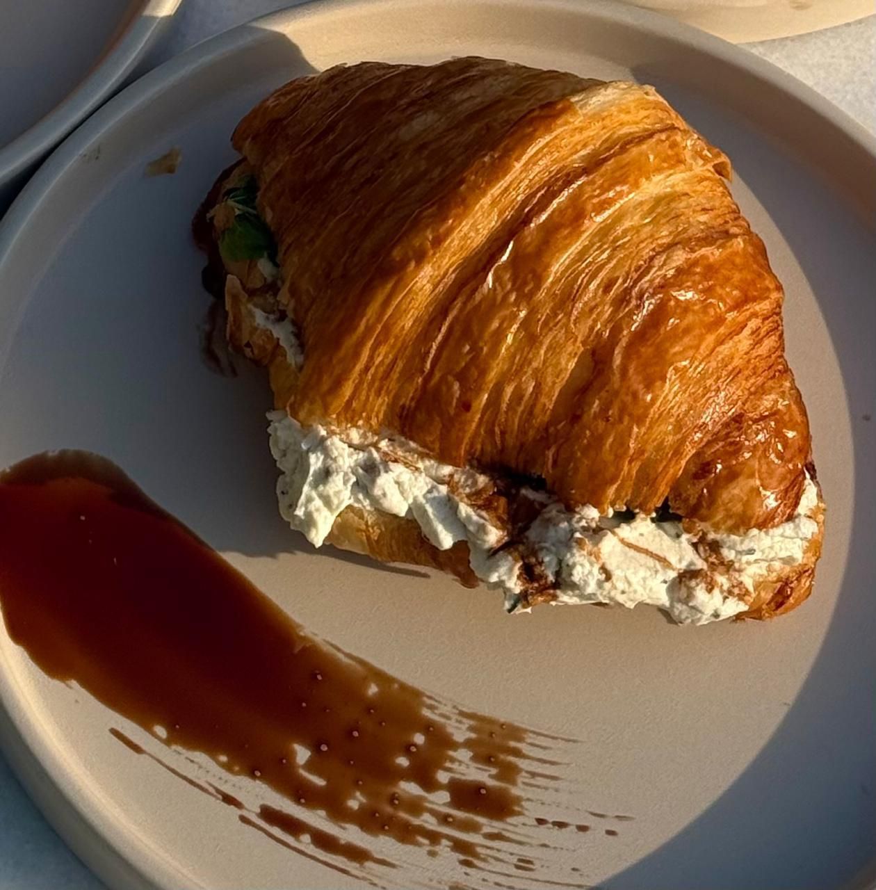 LABNEH & ZAATAR KROISSANT
