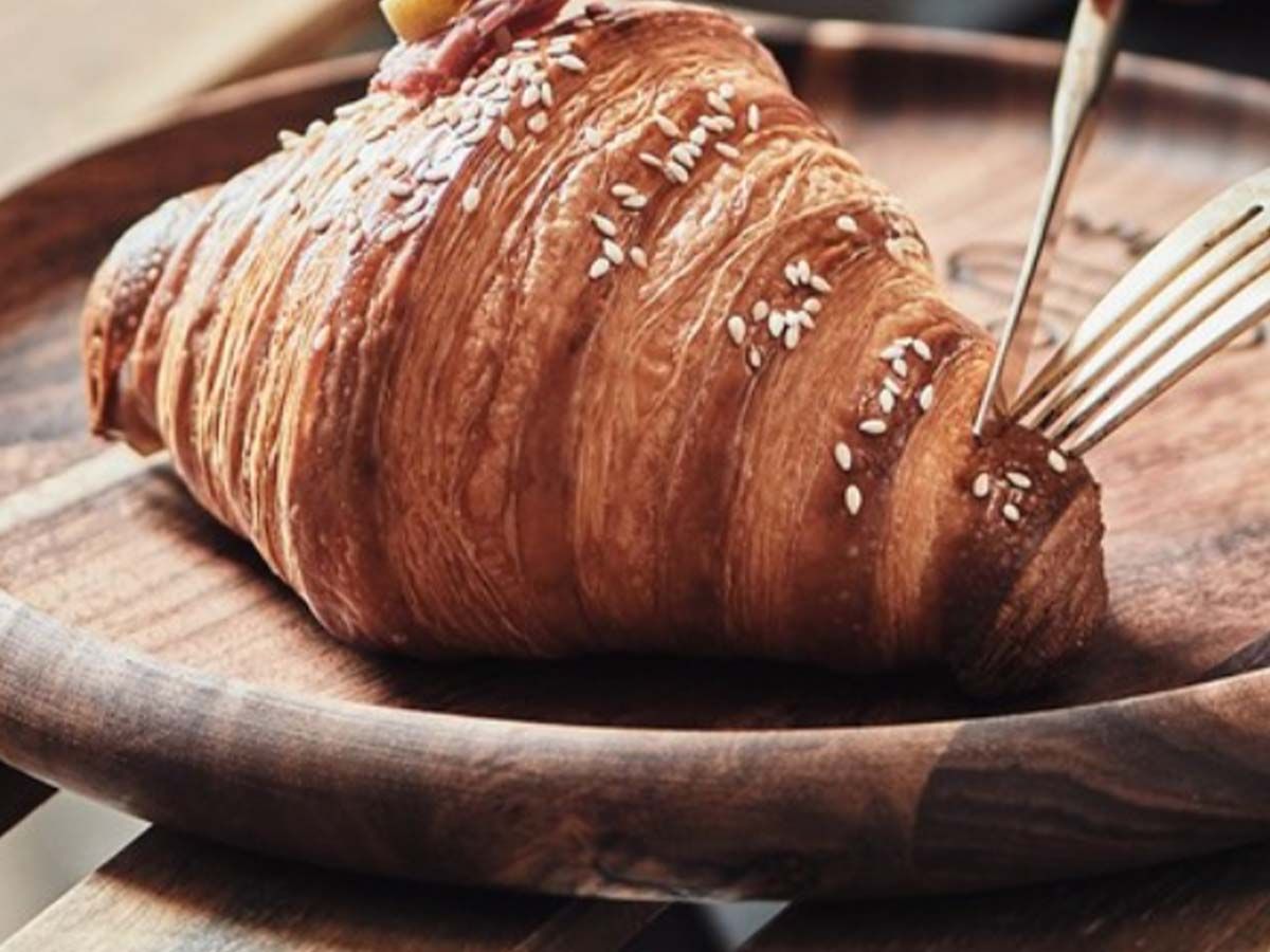 Beef BCN And Cheddar cheese Croissant
