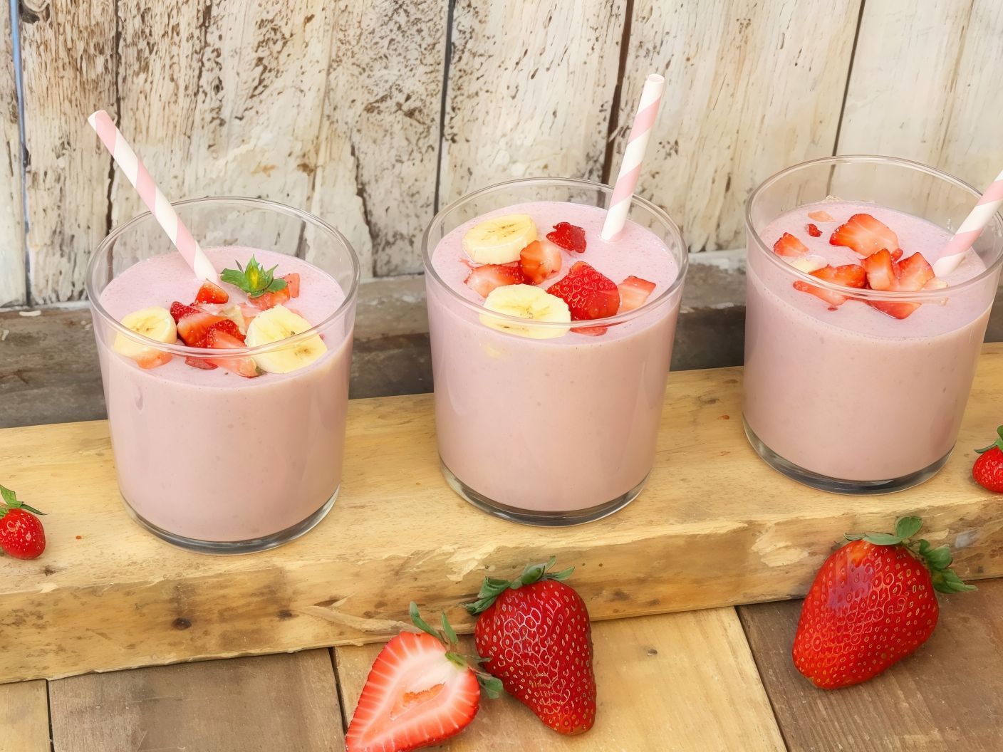 Strawberry Juice with Banana Pieces