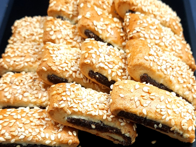 Ajwa Mnean With Sesame