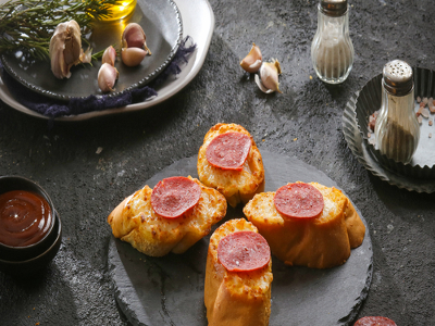 Garlic Bread With Butter And Salami 4 Pieces