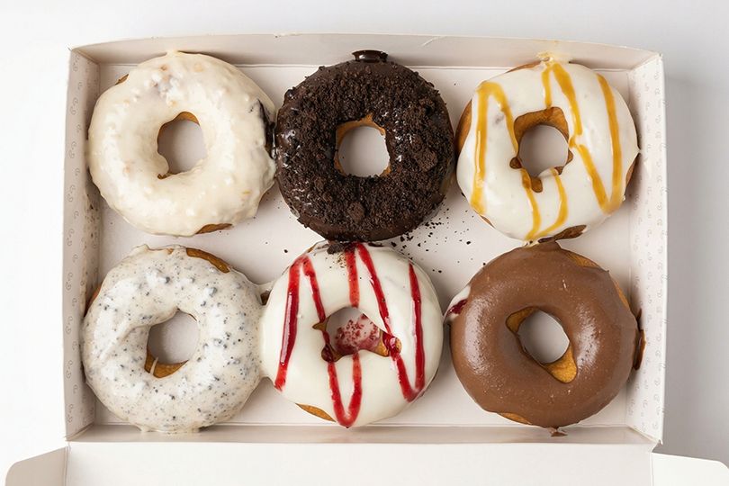 Box Of 6 Pcs Sweet Donuts