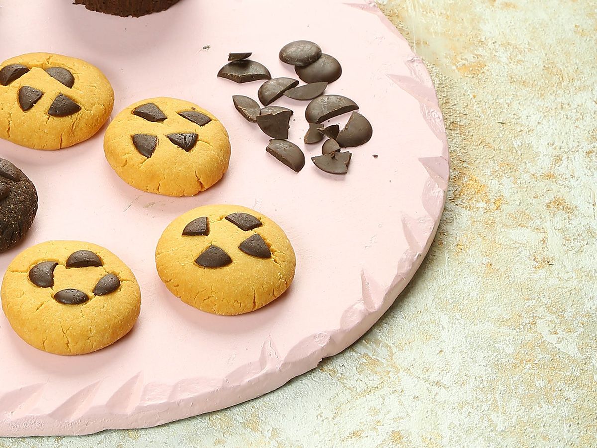 Keto Chocolate Chip Cookies