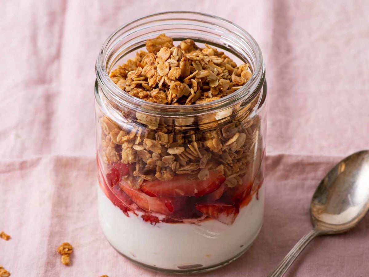 granola Yoghurt & Fruits Trifle