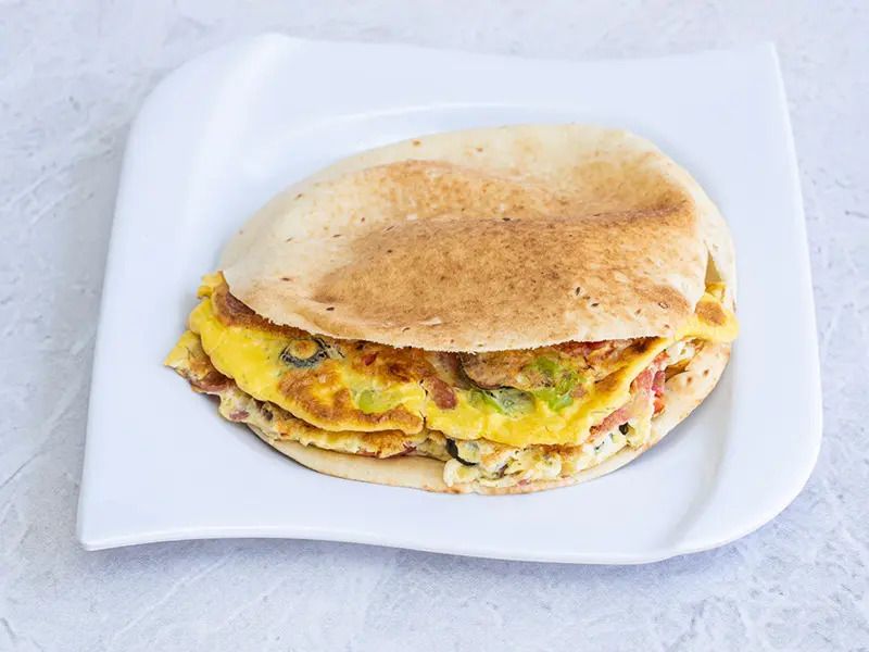 Omelette sandwich with baladi sausage