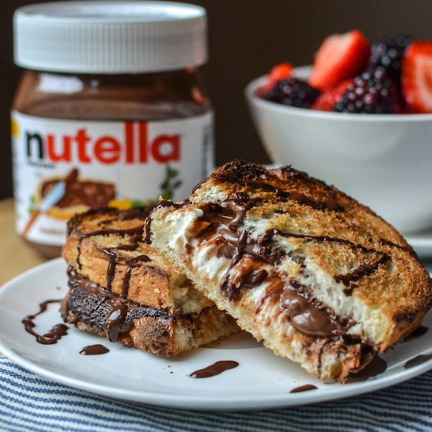 Halawa sandwich with dontella and cream