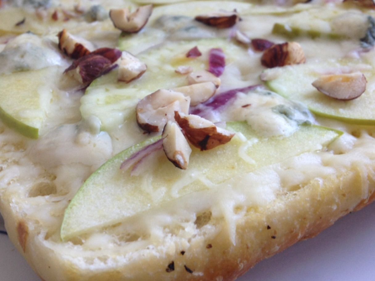 Apple and Cheese Pizza