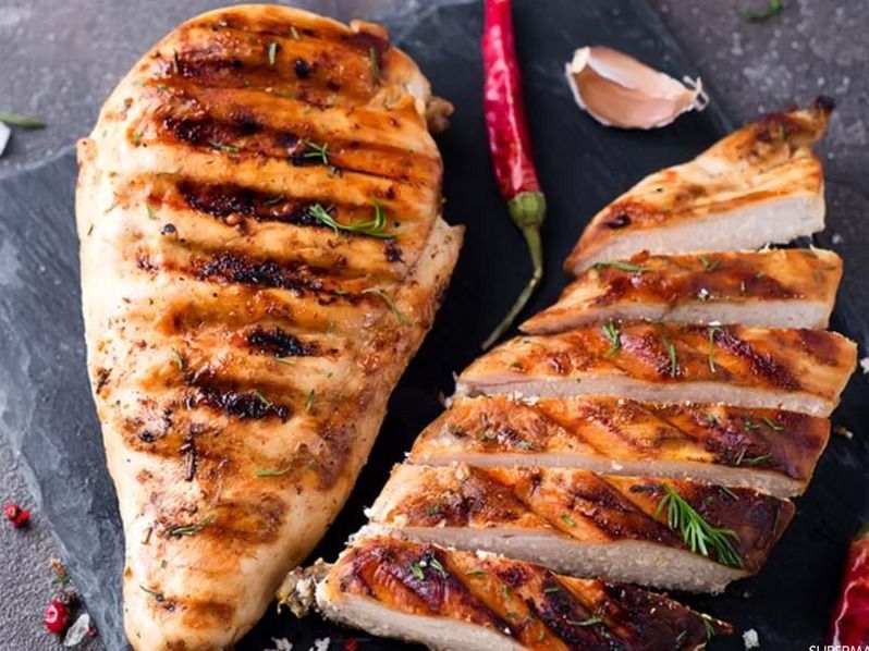 Healthy Kofta And Grilled Breast Mix Meal