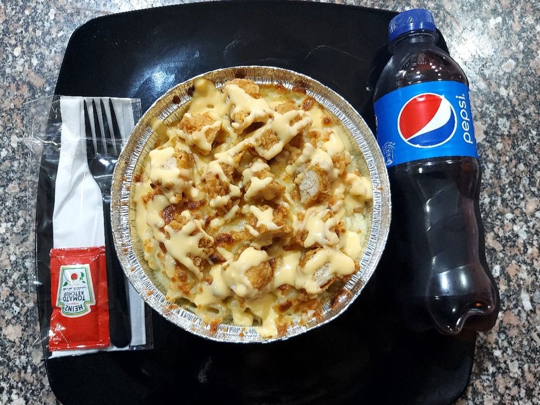 Chicken Crispy Pasta With Mozzarella And Cheder Cheese With Pepsi