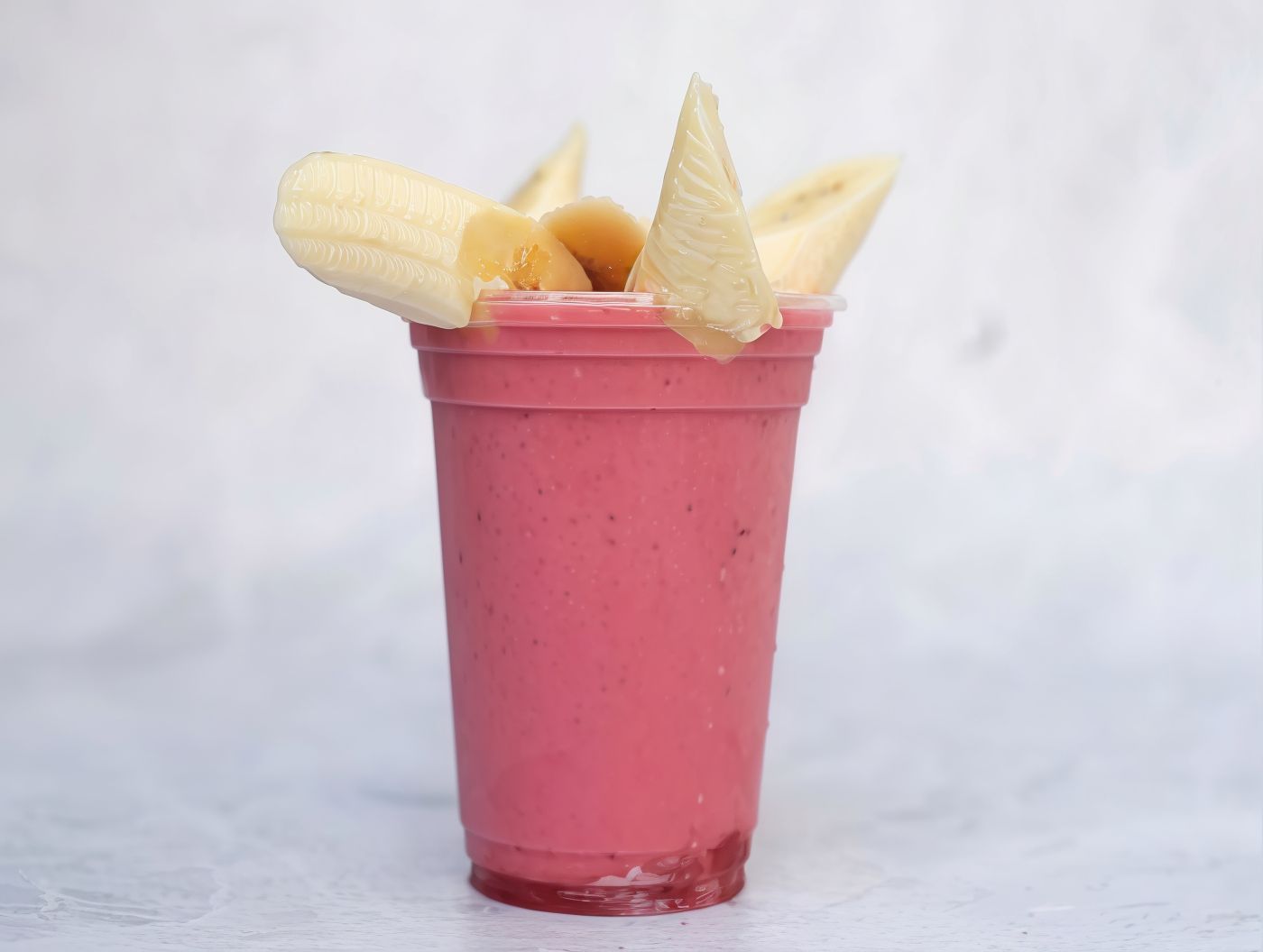 Yogurt with chopped fruits and honey