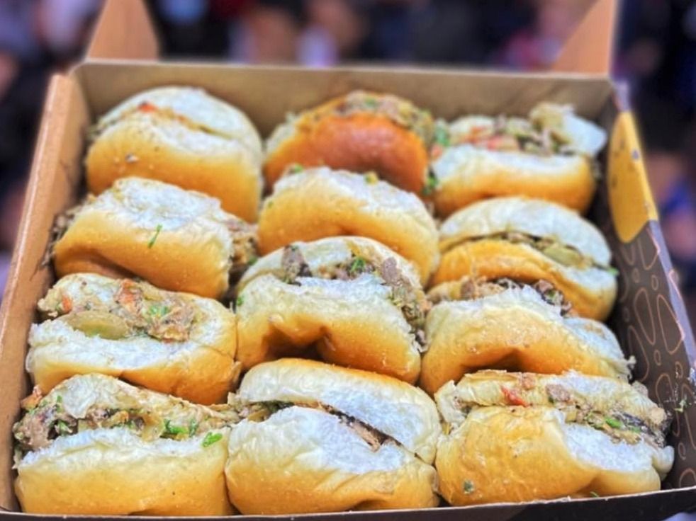 Dozen Shawerma Box 12 Sandwiches Meat