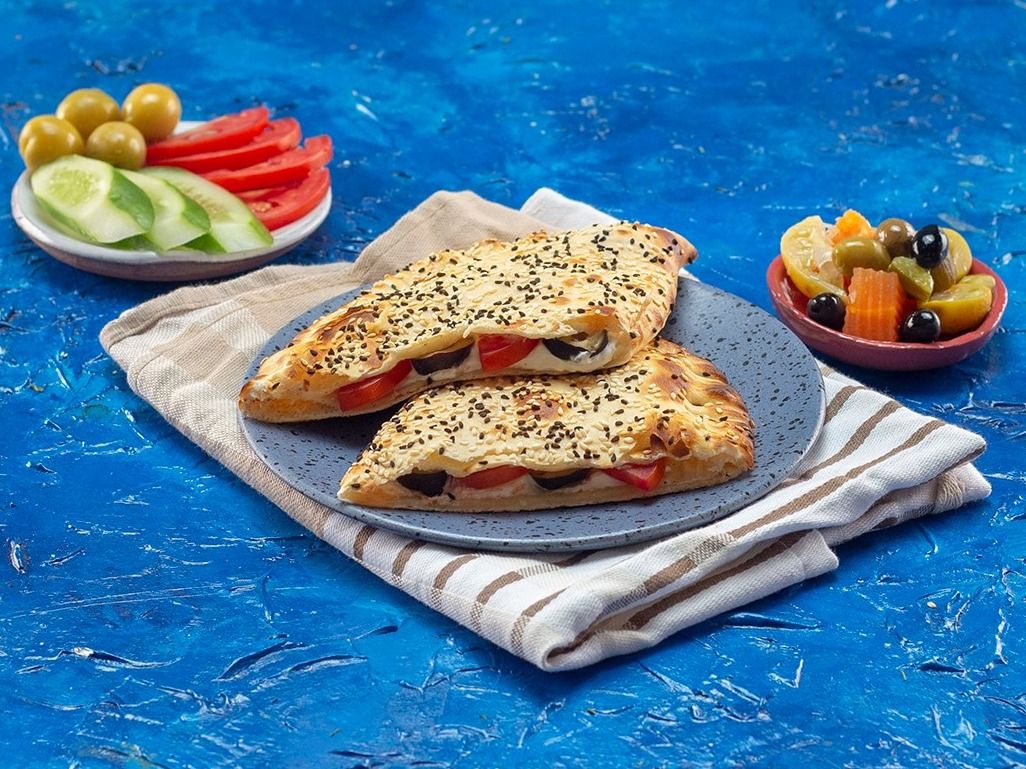 Labneh And Vegetable Pida