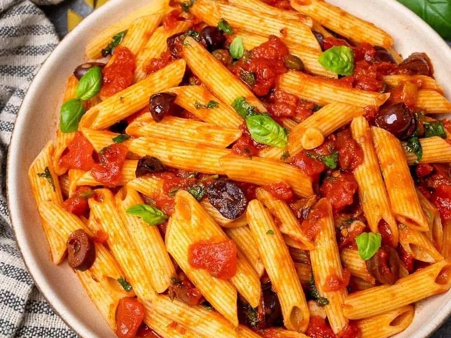 PASTA PUTTANESCA