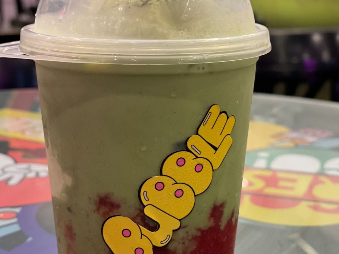 Strawberry Matcha Latte With Tapioca