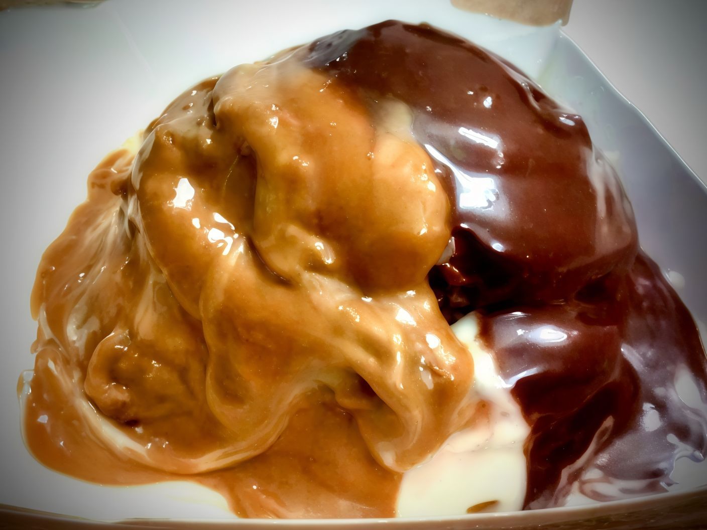 Cinnabon With Lotus And Nutella