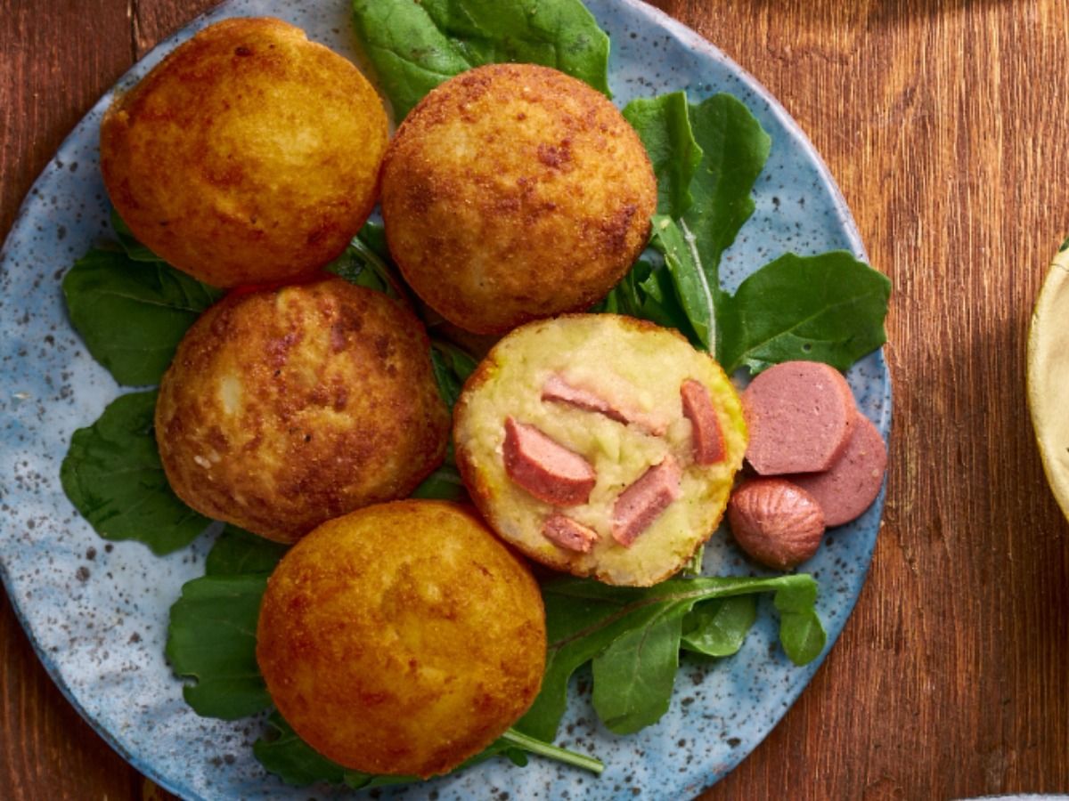 Pane Potatoes With Hot Dog And Cheese Sandwich